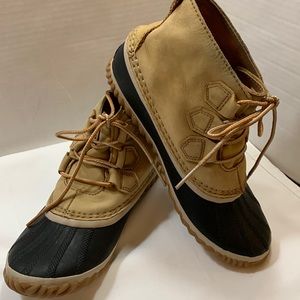 Sorel size 7 ladies mud boots
